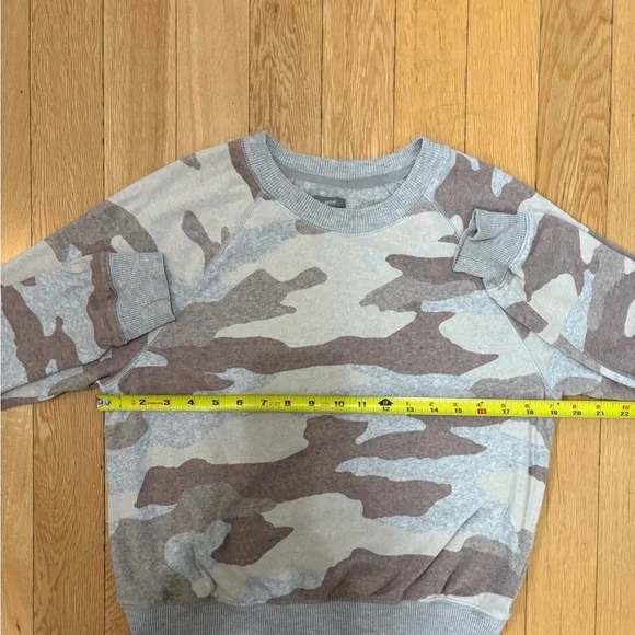 Aerie Neutral Monotone Camo Sweatshirt | Soft Utility Raglan Pullover | XS - Picture 7 of 7